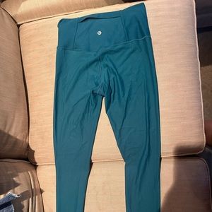 Never worn Size 6 Lululemon leggings